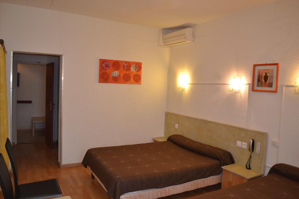 Hotel De Paris Montpellier Oda fotoğraf